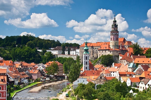 20. UNESCO Dünya Mirası listesinde olan Krumlov Kalesi, ülkenin en popüler ikinci turistik yeridir. Kaleye giriş genellikle nisan ayının ilk haftasından kasım ayına kadar devam eder.
