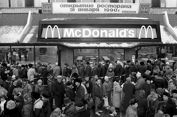 1. 31 января 1990 года в СССР открылся первый «Макдоналдс»