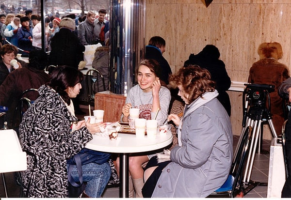 21. Всего в первый день «Макдоналдс» посетило 30 000 человек