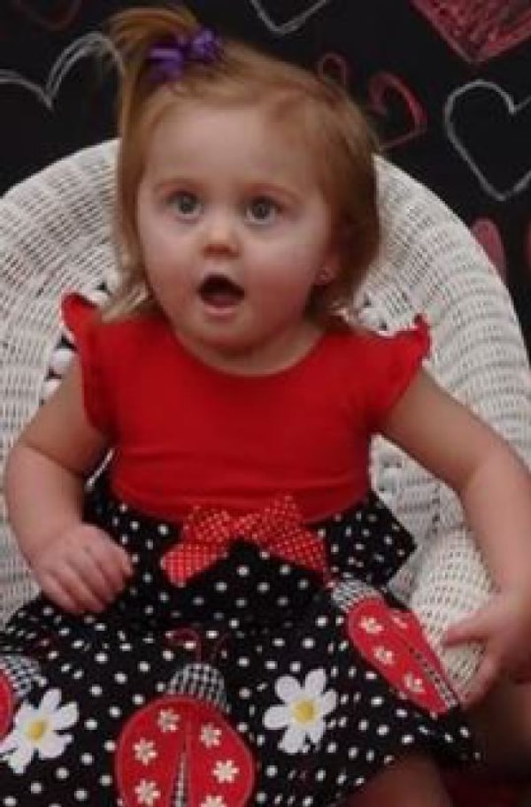 1. В прошлом мае 23-месячную дочку Кристины Маккартни, Дезире, экстренно доставили в больницу. У девочки было затруднено дыхание. Дезире умерла 5 дней спустя.