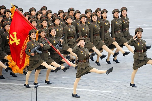 6. «Любимый руководитель», «Яркая звезда Пэктусана», «Солнце коммунистического будущего», «Великий полководец». Чьи это официальные титулы?