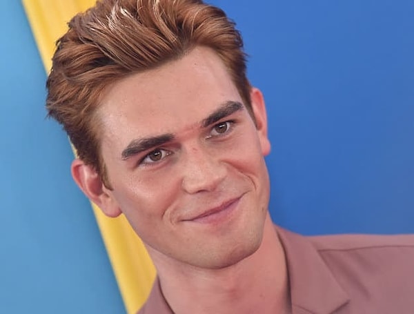 2. Этого красавчика зовут...