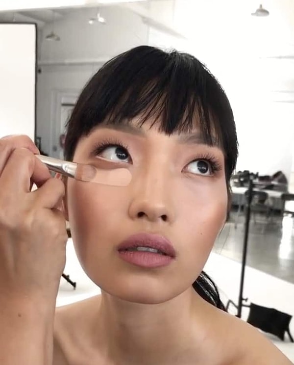 Миф 7: консилер, который вы наносите под глаза, должен совпадать с оттенком основы