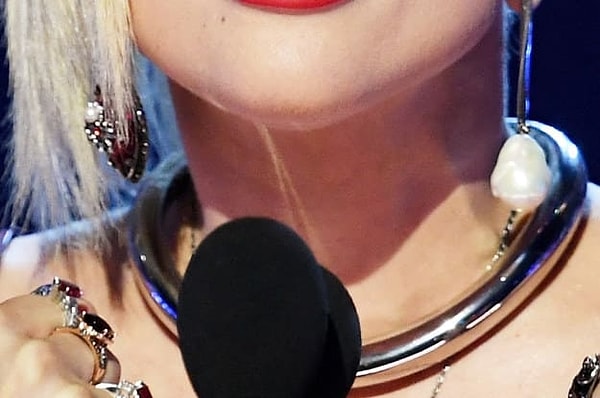 7. А это чей подбородок?