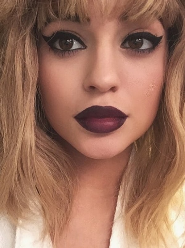 Миф 17: если выходить за линии губ, подводя их, то они будут выглядеть более полными