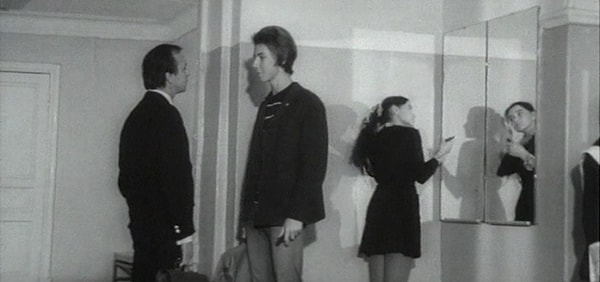 5. Кто сыграл роль директора школы, бывшего фронтовика Бориса Николаевича Свешникова в фильме «Дневник директора школы»?