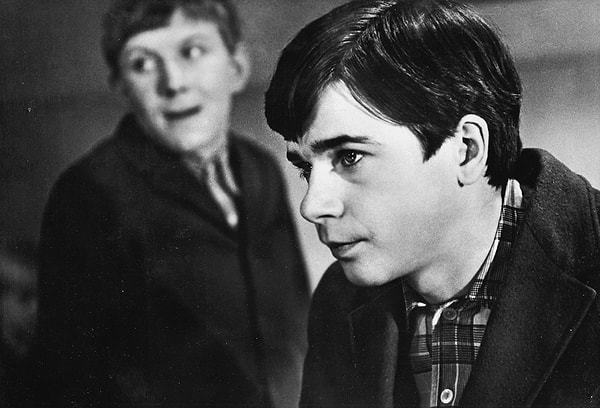 1. Как заканчивалась единственная фраза сочинения «Мое представление о счастье» Генки Шестопала из фильма «Доживем до понедельника» – Счастье это когда тебя… Что?