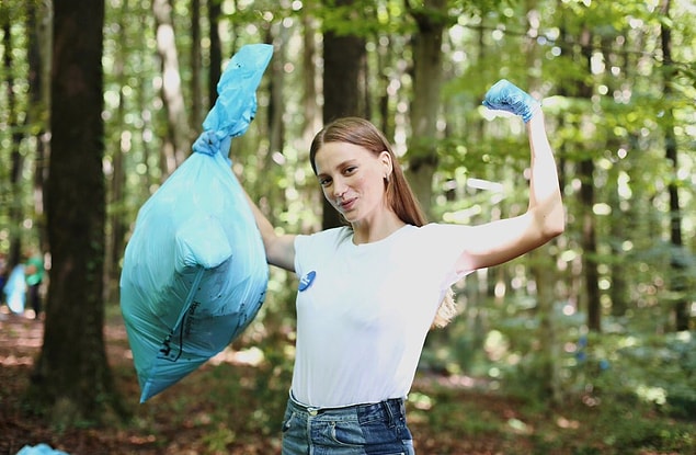 14. Neyse, biraz da işiyle gündeme gelen, kazanan ve daima harika şeyler yapan çiçek gibi ünlülerimizden bahsedelim... Mesela Serenay Sarıkaya!