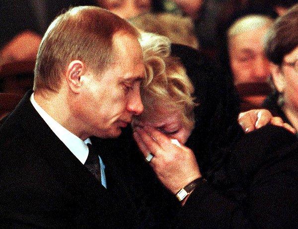 30 yıl süren evliliklerinin ardından, çift 2013 yılında ortak bir kararla ayrıldıklarını Kremlin Sarayı'nda yapılan bir basın açıklamasıyla duyurdular.