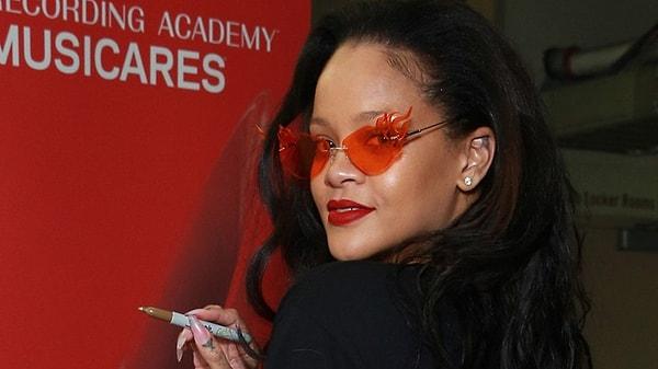 6. J Zhong gözlükleri daha önce Rihanna da takmıştı, fiyatı 95 Dolar.