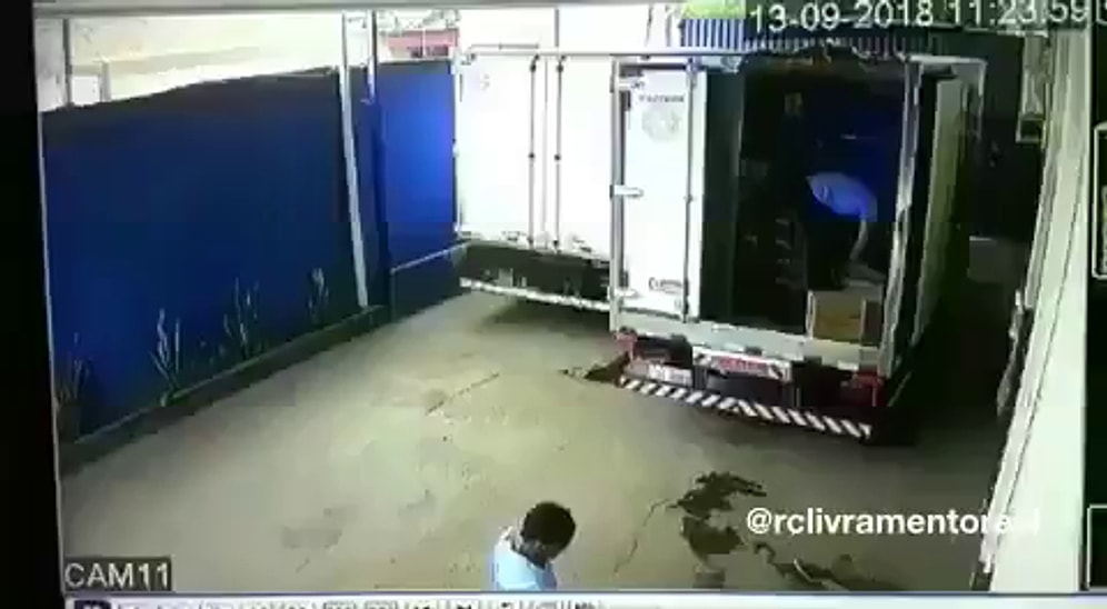 Kamyon Yüklemesi Sırasında İçine Neymar Kaçan Adamdan Estetik Hareketler