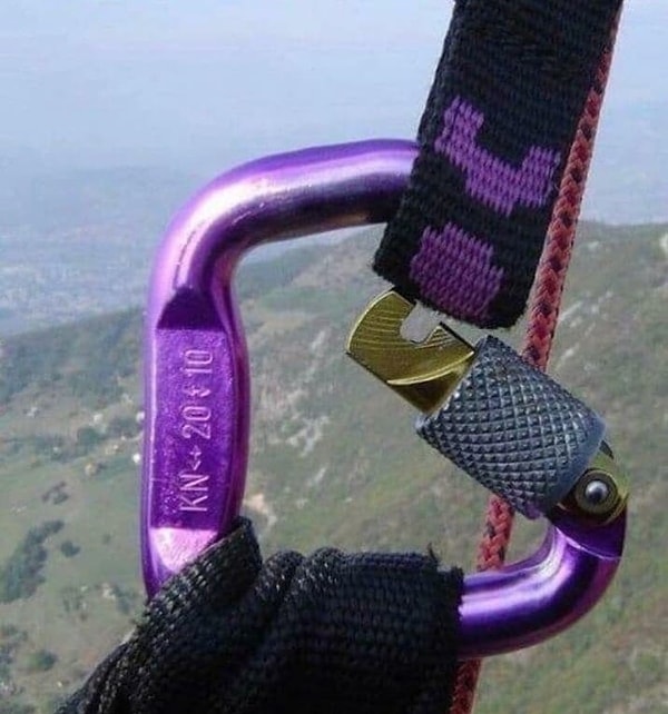 20. Любой, кто когда-нибудь занимался скалолазанием, прочувствует всю боль этого фото.