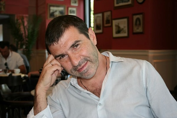 3. Просто мне кажется, что если мне так нравится эта песня, то эта песня про меня. Это моя песня. Про мою жизнь. Хотя её исполнил человек, который не знает меня и вообще никогда не узнает, что я живу. Но эта песня про меня.