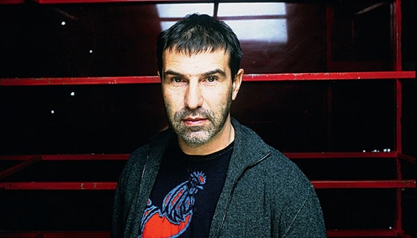 5. Когда что-то понимаешь, то жить становится легче. А когда что-то почувствуешь — то тяжелее. Но почему-то всегда хочется почувствовать, а не понять!