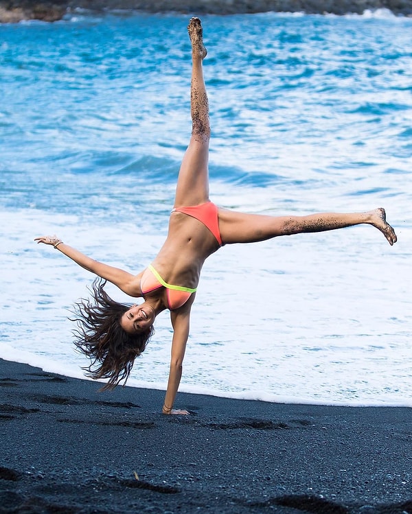 16. Нина Добрев