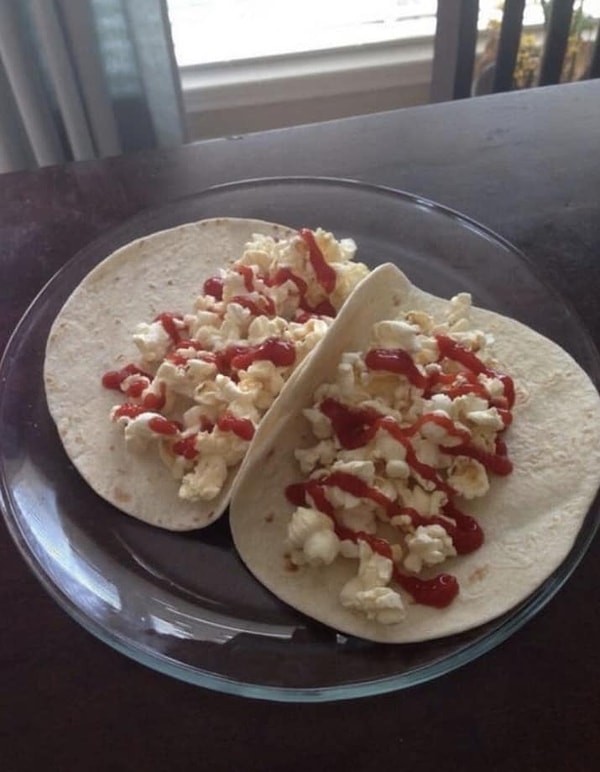 18. Тортильи с попкорном и кетчупом 🤔