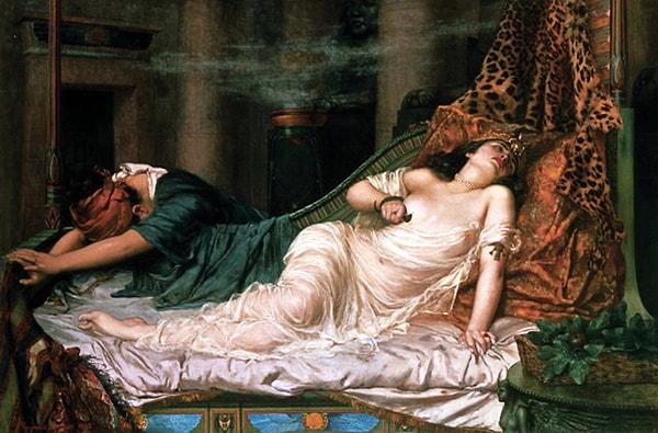 14. İntihar eden Kleopatra, yılan sokmasından ölmemiş olabilir.