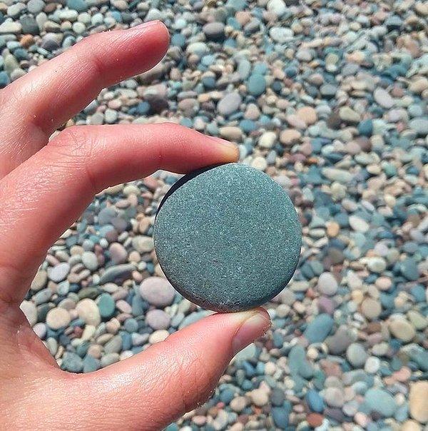 12. Kumsalda bulunmuş kusursuz bir taş!
