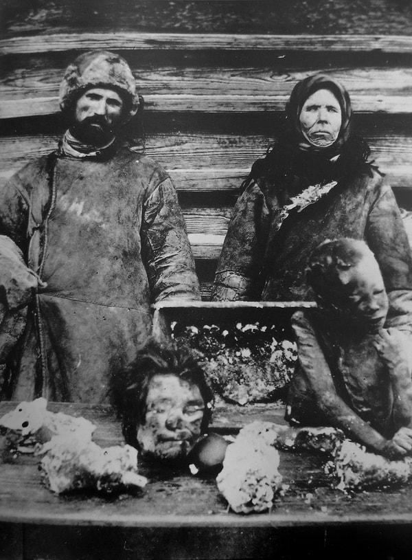 5. 1921 yılındaki kıtlık sırasında Rus köylüler, insan yemek zorunda kalmıştır.
