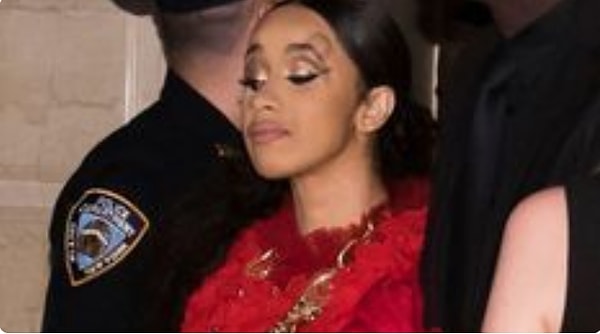 Карди Би покидает вечеринку