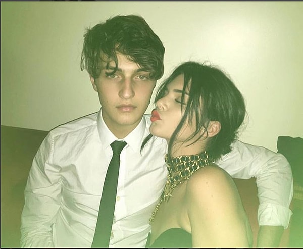 Стало известно, что молодой человек давно влюблен в девушку