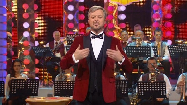 2. Бессменным ведущим какой развлекательной программы является Валдис Пельш?