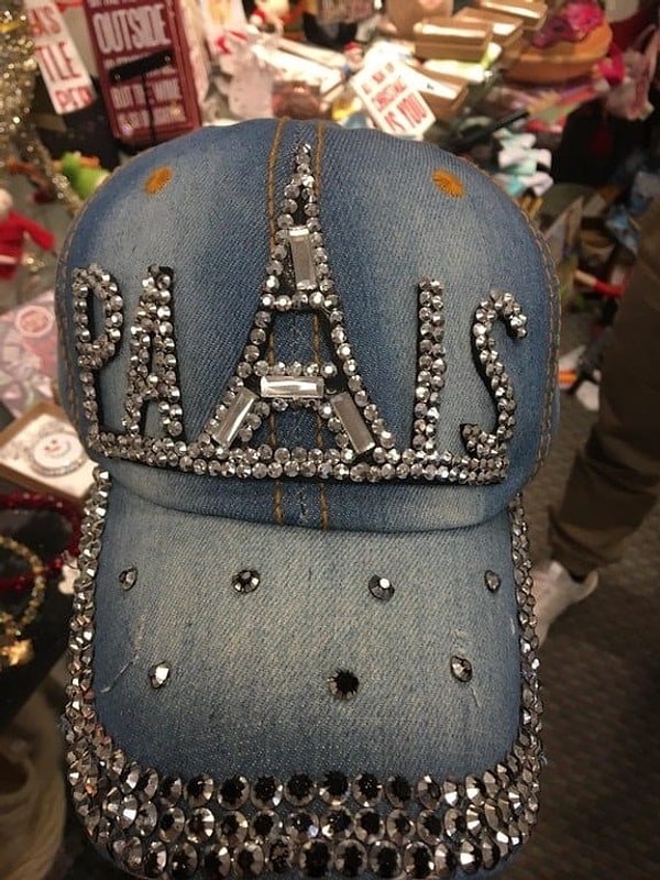 12. PaAis. Задекорировали не ту букву, ну да не беда, никто и не заметит.