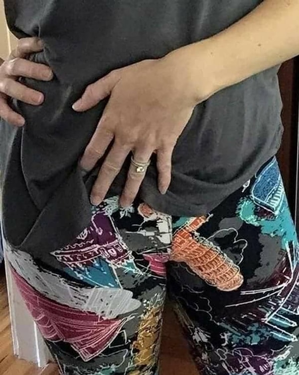 13. Удачное расположение Пизанской башни на штанах для йоги. Браво!