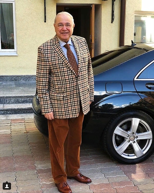 3. Позже Евгений Ваганович выложил видео в уже новом образе, но без щетины, в котором сказал: