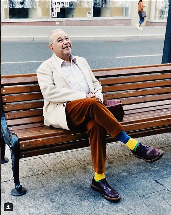 4. Однако это не помешало комику экспериментировать со стилем, и теперь он выглядит более чем модно.