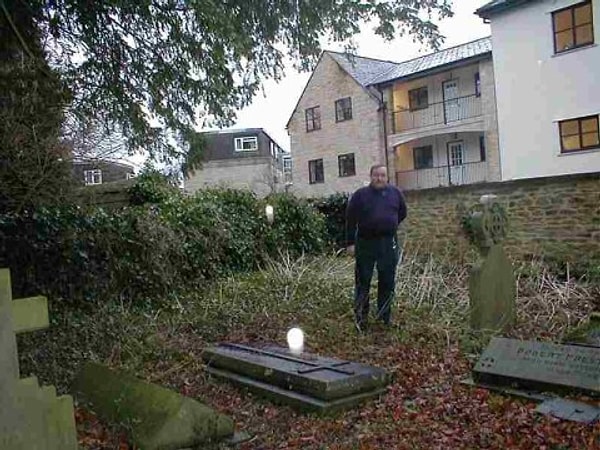 10. Перед вами пример орба — загадочного шара, который невидим глазу, но проявляется на фотографиях.