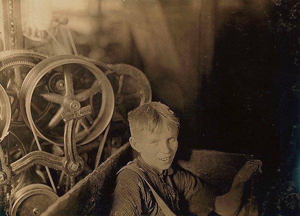 45. Genç eğiricilerden biri. (Polonyalı genç çocuk Willie) Dofer kutusunda öğlen dinlenmesinde. Yer: Anthony, Rodos Adası