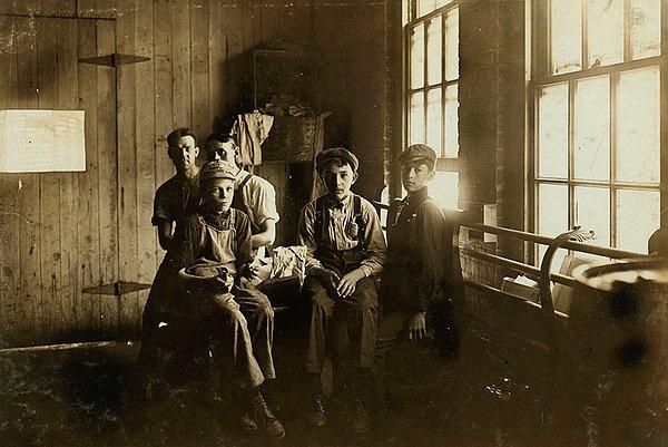47. Bir Indianapolis mobilya fabrikasında öğle vakti. Ağustos 1908. Yer: Indianapolis, Indiana