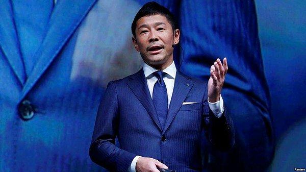42 yaşındaki Maezawa aslında hayli ünlü bir girişimci, yani herhangi bir 'şanslı katılımcı' değil. Forbes listelerine giren serveti 3 milyar dolara yakın.