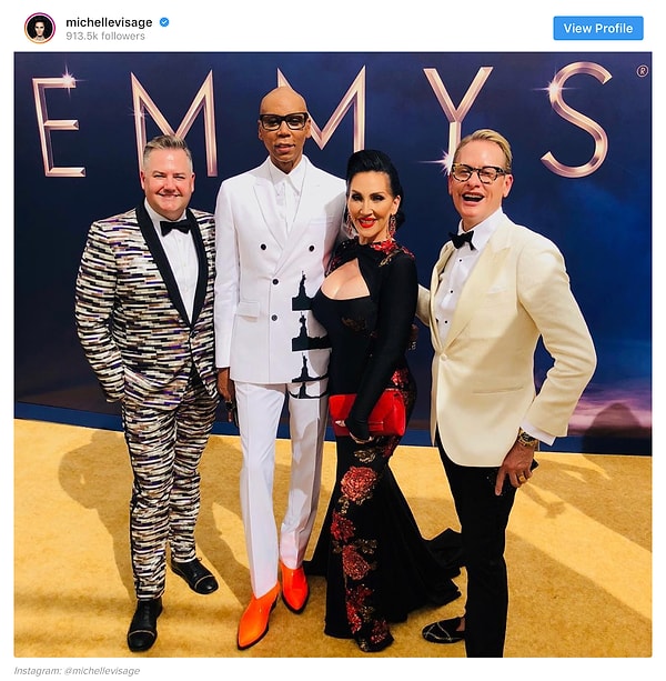 19. Команда «Королевских гонок РуПола» готова к получению очередной награды, чтобы пополнить ей свою коллекцию.