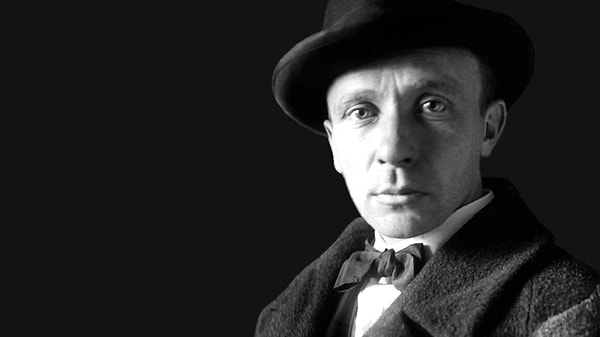 2. Что насчет отчества русского писателя Михаила Булгакова?