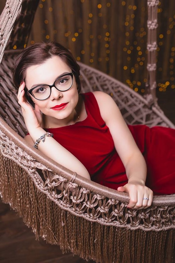 5. Тем не менее подтверждать или опровергать слухи о беременности Татьяны Брухуновой, 29-летней ассистентки и возлюбленной юмориста, адвокат воздержался.