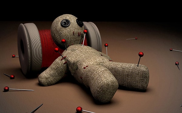 7. Помимо прочего, журналисты задали адвокату несколько необычных вопросов, связанных с занятиями оккультизмом бывшими супругами.