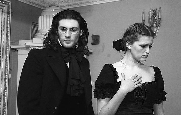 3. Кто-то пытается отбить у вас партнера. Ваша реакция: