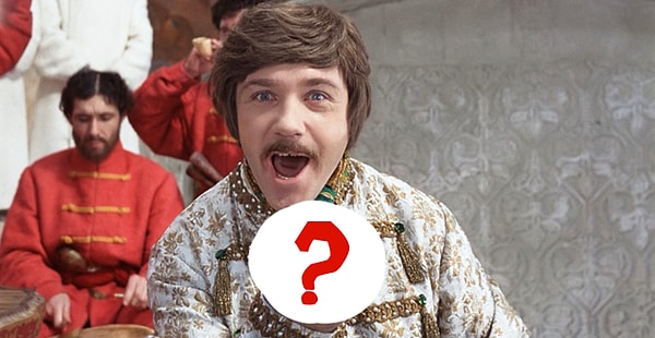 8. Переходим к комедии «Иван Васильевич меняет профессию»! Что это держит Жорж Милославский на этом кадре?