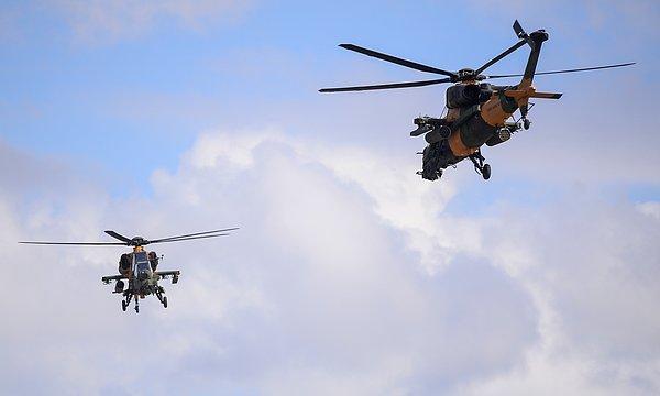 İstanbul'da 3. havalimanında gerçekleştirilen TEKNOFEST’te gün boyu devam eden gösterilere T129 ATAK helikopterleri de katıldı.