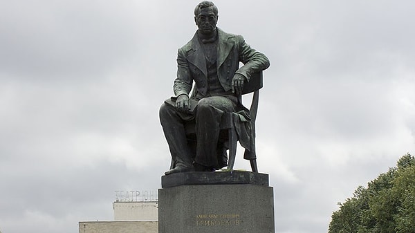 10. А это памятник...