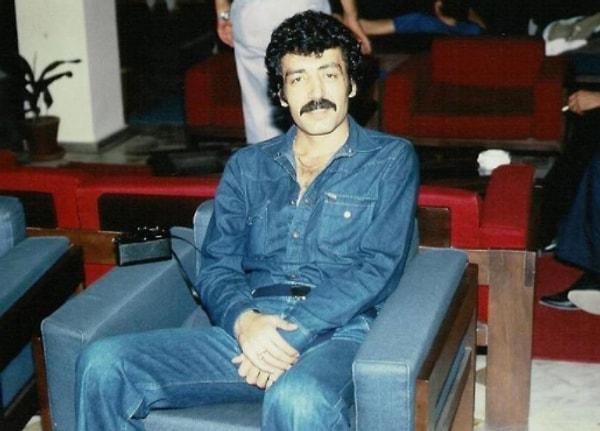 68 yılında, albüm yapmak için İstanbul'a gelen Gürses, Emmioğlu/Ovada Taşa Basma adlı plağıyla büyük bir başarı yakalıyor.