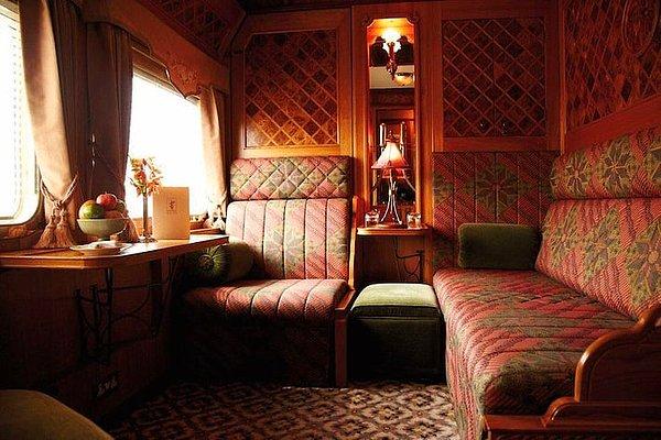 23. Bir zamanların lüks, romantik seyahatlerine ev sahipliği yapmış Orient Ekspresi'ne ait bir yolcu kabini.