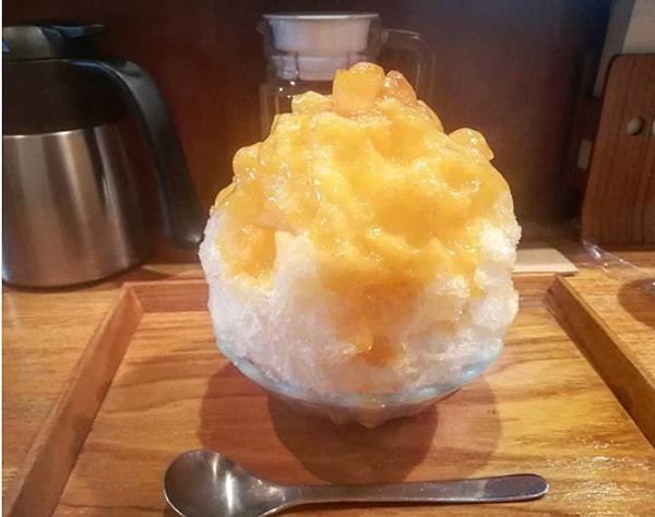 9. Какигори - японский ледяной десерт с ароматом сиропа и подсластителем (часто сгущенным молоком).