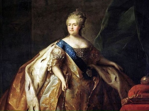 6. Елизавета пожелала, чтобы на ее коронации присутствовали самые красивые девушки из всех уголков Империи. Делегация с Камчатки приехала ко двору лишь в 1745-м году. Почему так поздно?