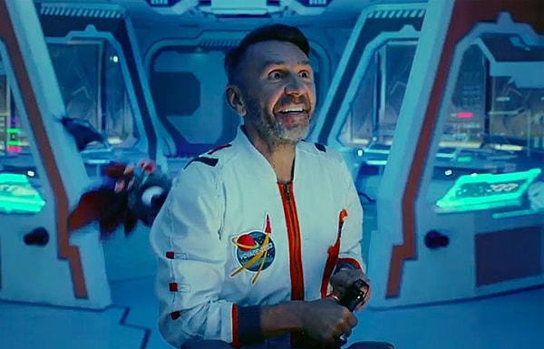 3. На данный момент на YouTube клип собрал 1 258 729 просмотров, из них 28 тыс. лайков и 77 тыс. дизлайков.