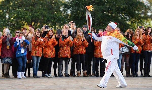 Yaptığı kahramanlık hiçbir zaman unutlamayan Karapetyan'a Sochi Olimpiyatlar'ında olimpiyat meşalesini taşıma onuru da verildi.