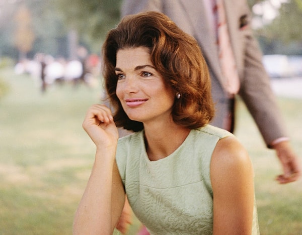 2. Знакома ли вам эта леди?