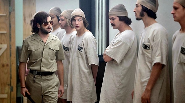 7. Кем был проведен Стэнфордский тюремный эксперимент (психологическое исследование реакции человека на ограничение свободы, на условия тюремной жизни и на влияние навязанной социальной роли на поведение)?